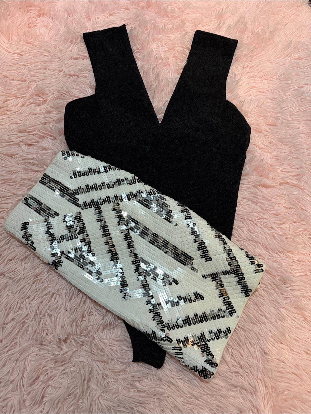 Black V-neck bodysuit with sequin skirt - Picture 2 of 6